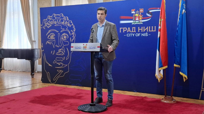 Niš uvodi nove pogodnosti za porodice: Besplatni prevoz,letnje škole sporta za đake i 20.000 dinara za udžbenike