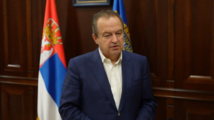 "Napad na Miloša Pavlovića bio organizovan": Uhapšeno 18 osoba, oglasio se ministar Dačić