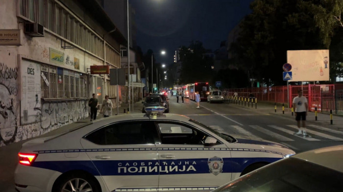 Ubijen mladić u centru Beograda: Dvojica napadača izrešetala njegovo vozilo