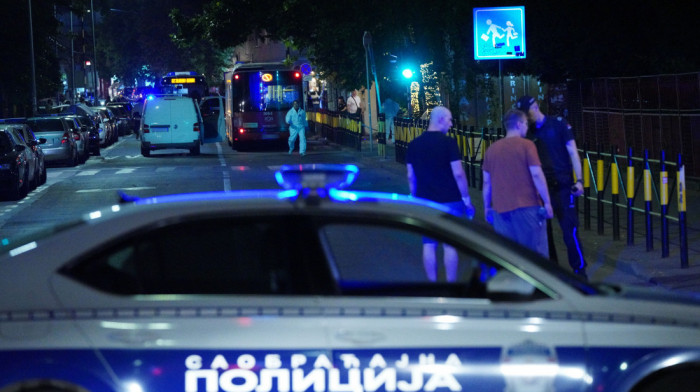 Ubijen mladić u centru Beograda: Dvojica napadača izrešetala njegovo vozilo