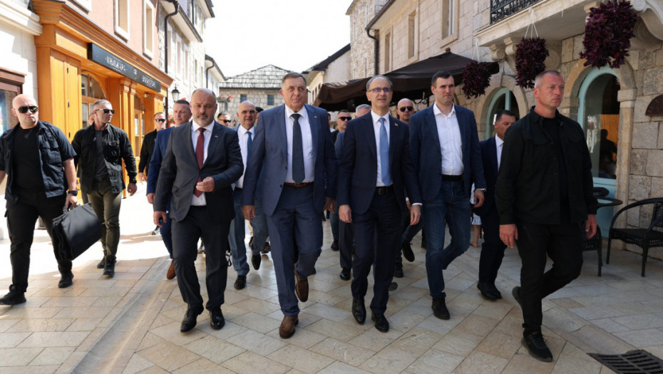 Dodik i Macut odali poštu srpskim žrtvama u Starom Brodu