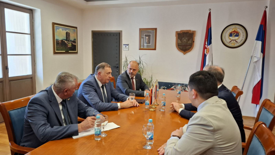 "Nastavljamo sa idejom zajedništva": Macut i Dodik održali govore posle sastanka u Višegradu