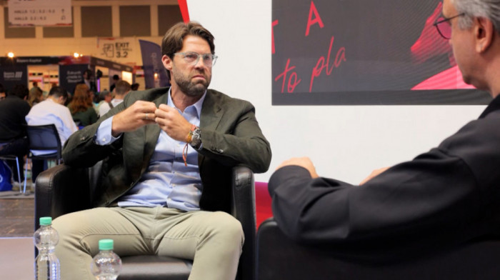 Čadež talk na GITEX sajmu: Izumi iz Srbije od naočara koje same adaptiraju fokus, do "svemogućeg" AI pomoćnika