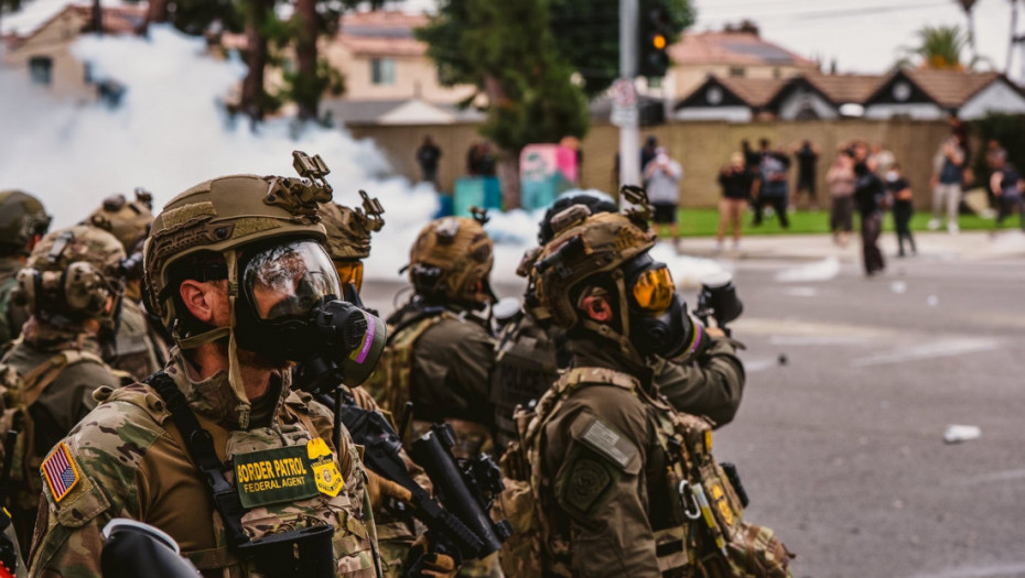 Policija u Los Anđelesu uhapsila 56 osoba: Demonstranti se sukobili sa Nacionalnom gardom zbog racija na imigrante