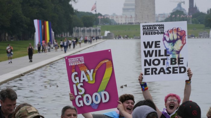Kod Linkolnovog spomenika u Vašingtonu održan protest LGBTQ+ osoba