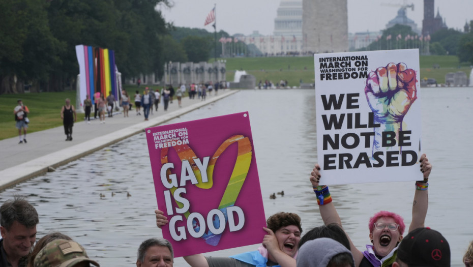 Kod Linkolnovog spomenika u Vašingtonu održan protest LGBTQ+ osoba