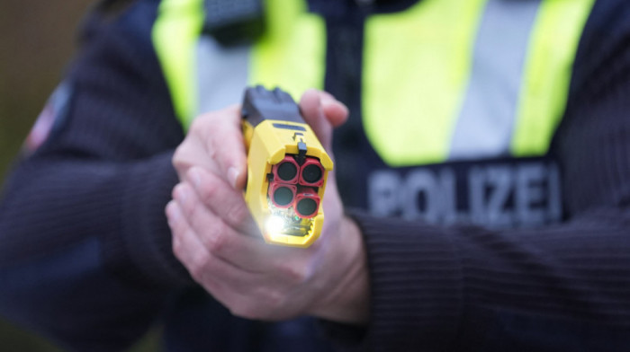 Dopuna arsenala oružja nemačkih policajaca: U upotrebi i elektrošokeri-tejzeri