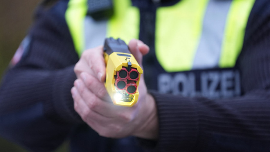 Dopuna arsenala oružja nemačkih policajaca: U upotrebi i elektrošokeri-tejzeri