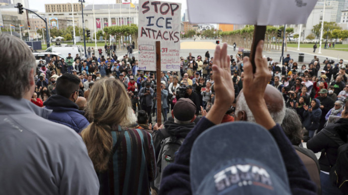 Protesti u Čikagu protiv raspoređivanja pripadnika Nacionalne garde i agenata ICE-a