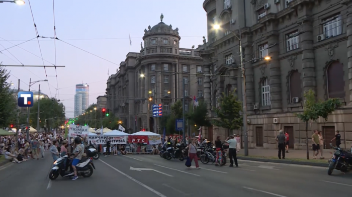 Nastavljen protest neformalne grupe zaposlenih na univerzitetu ispred Vlade Srbije