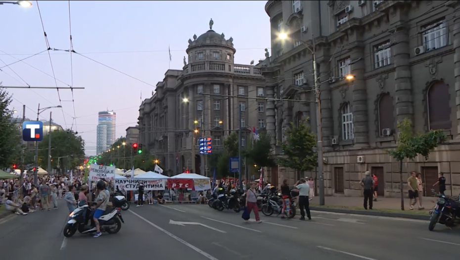 Nastavljen protest neformalne grupe zaposlenih na univerzitetu ispred Vlade Srbije