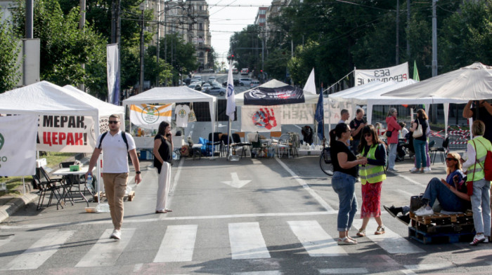 Sedmi dan blokade u Nemanjinoj: Protest neformalne grupe zaposlenih na univerzitetu nastavljen ispred Vlade Srbije