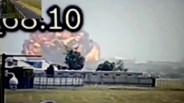 Novi snimak tragedije u Indiji: Avion poleće i ubrzo pada, prema novim izveštajima jedan putnik preživeo