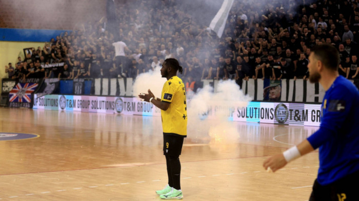 Partizan dužan da plati novac EHF i isprazni tribine: Crno-beli kažnjeni zbog nereda protiv AEK-a