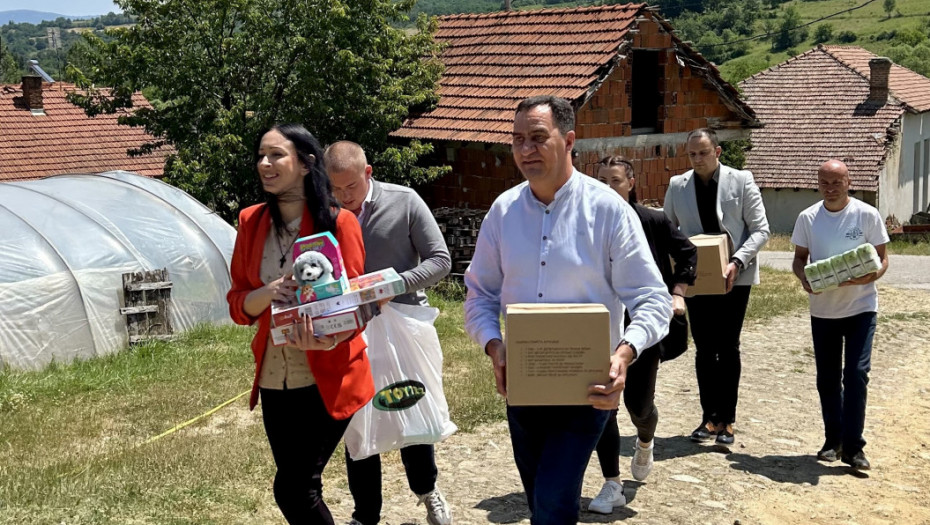 Ministarka za brigu o porodici i demografiju obišla opštinu Bujanovac i uručila poklone i paket humanitarne pomoći