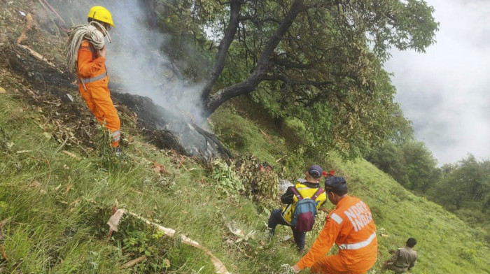 U padu helikoptera u Indiji stradalo sedam osoba uključujući dete