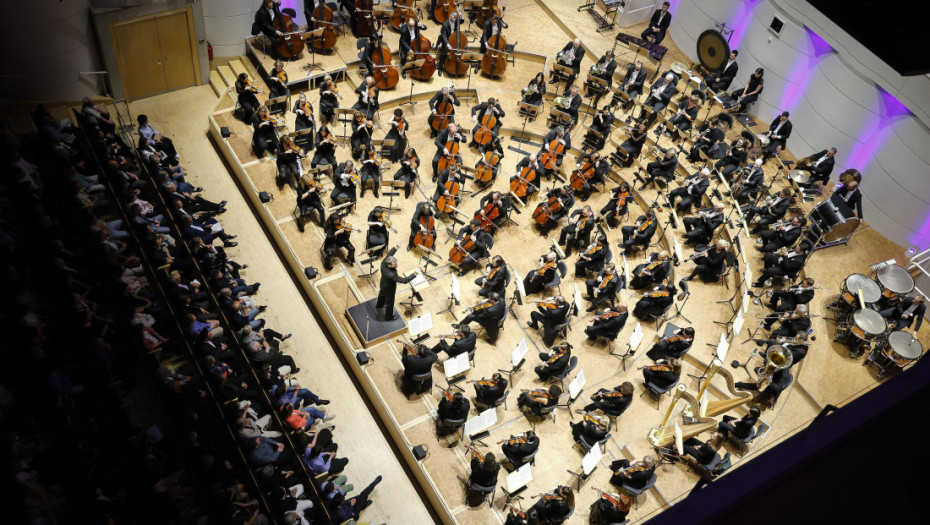 Četiri osobe optužene u Parizu: Bacali dimne bombe u dvorani za vreme koncerta izraelske filharmonije