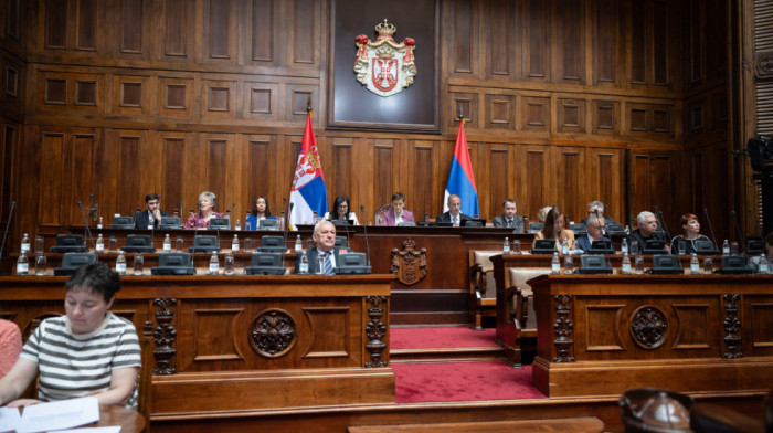 Poslanici nastavili raspravu o amandmanima na medijske zakone