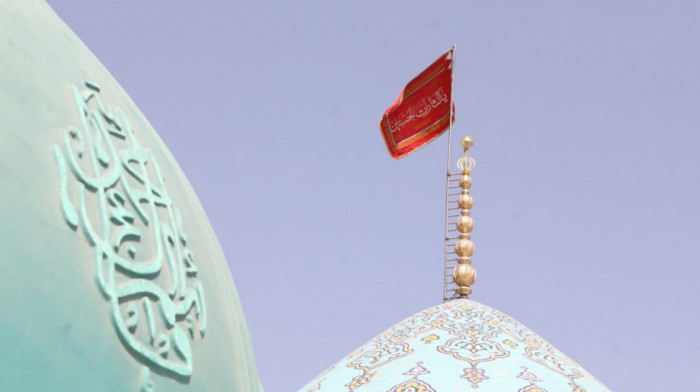 "Zastava osvete" vijori se nad Iranom: Šta je njeno značenje i koju poruku Teheran šalje?