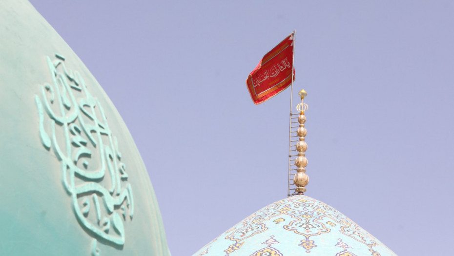 "Zastava osvete" vijori se nad Iranom: Šta je njeno značenje i koju poruku Teheran šalje?