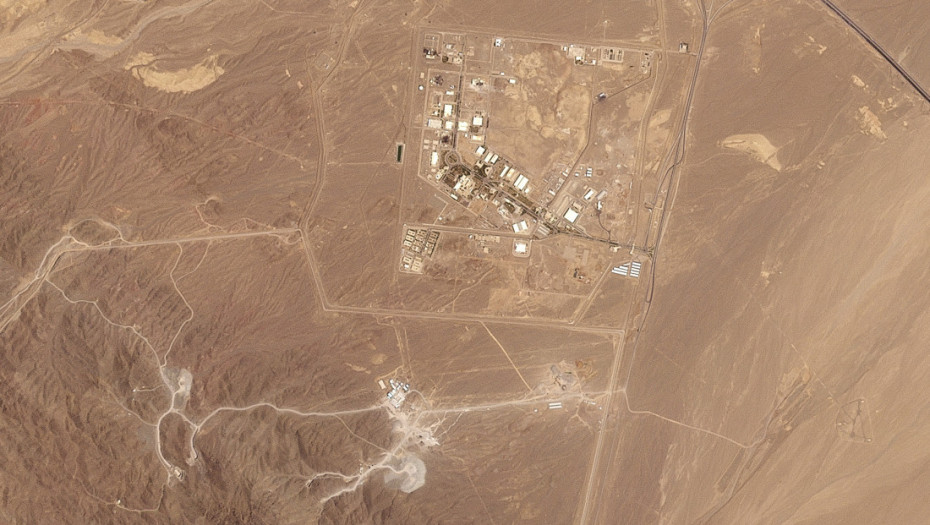 Ogromne rupe u planini: Prvi satelitski snimci štete od američkog "tajnog oružja" na iranskom postrojenju (FOTO)