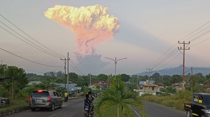 Nekoliko letova za Bali otkazano ili odloženo zbog erupcije vulkana Levotobi Laki-Laki
