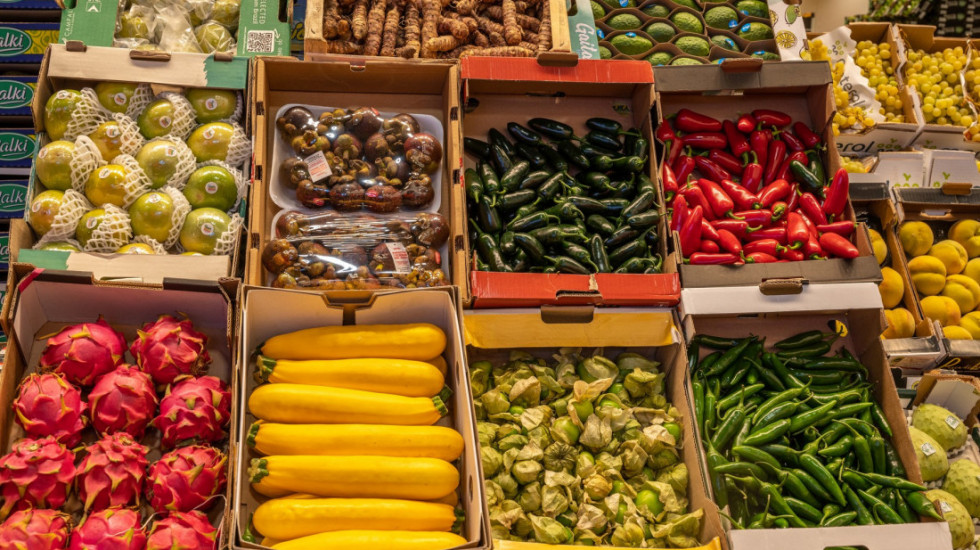 Cene voća najveći krivac za inflaciju u 2025: Jabuke poskupele za 37, trešnje za 116 odsto