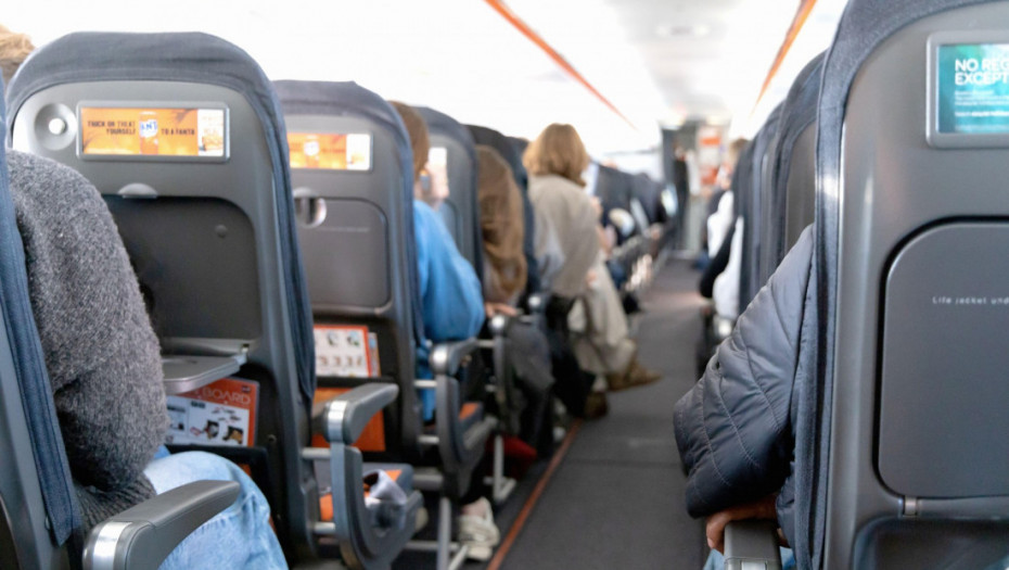 Panika u avionu: Dečak (16) šalom o svojoj muškosti uzbunio ceo aerodrom, strahovalo se od eksplozije