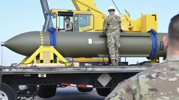 Teška 14 tona, prodire u zemlju: Šta znamo o američkoj “bunker bombi” koja bi mogla uništiti iranske nuklearne objekte