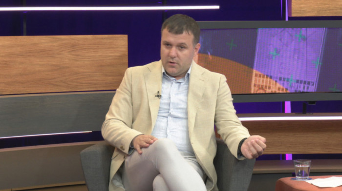Memić upozorava: Devizni priliv od turizma pada iz meseca u mesec što je direktna posledica blokada