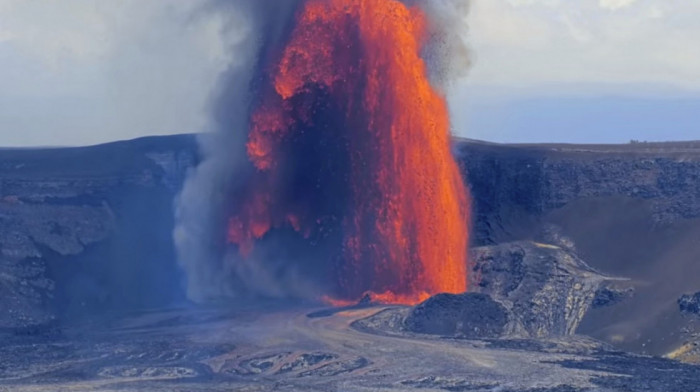 Vulkan Kilauea na Havajima izbacio lavu u visinu od 300 metara