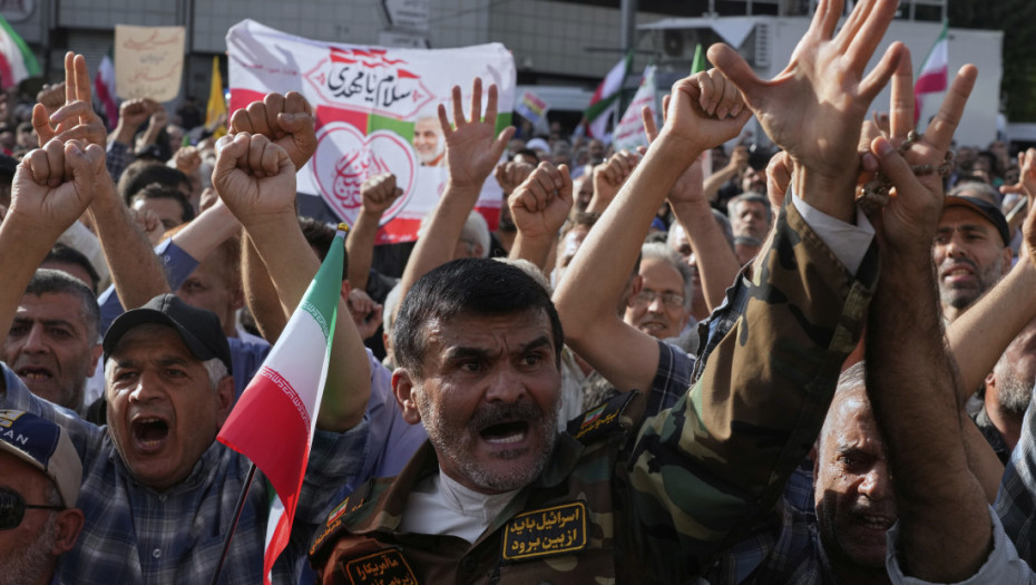 Četvrti dan protesta u Iranu zbog rasta troškova života: Demonstranti pokušali da upadnu u lokalnu vladinu zgradu