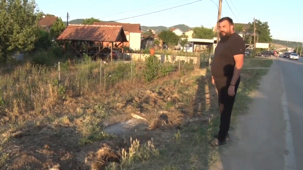 Porodici Perić Albanac zabranio da vrate spomen ploču u Gračanici