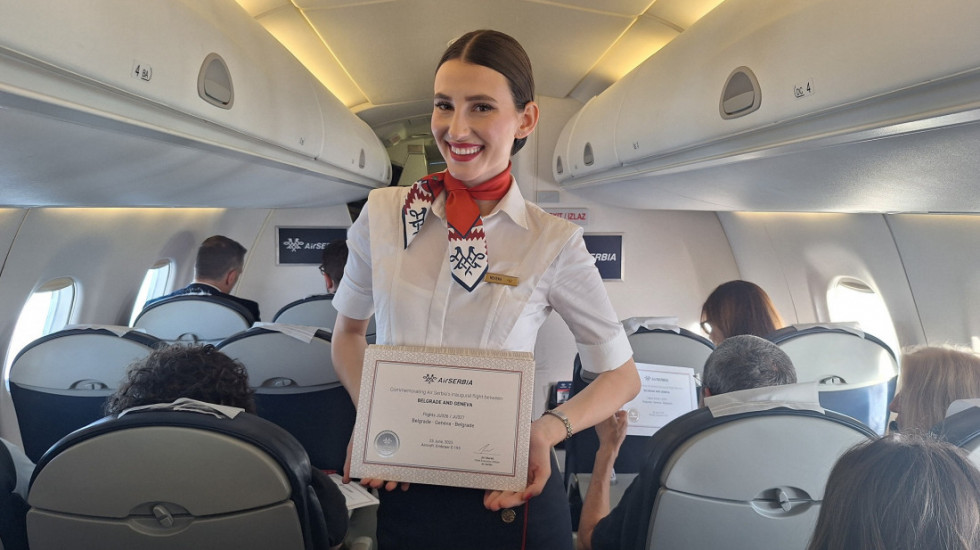 Flota Er Srbije bogatija za još jedan avion: Novi Embraer E-195 stigao u Beograd