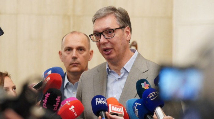 Vučić: Pritisci i spolja i iznutra zbog obustave izvoza municije i oružja