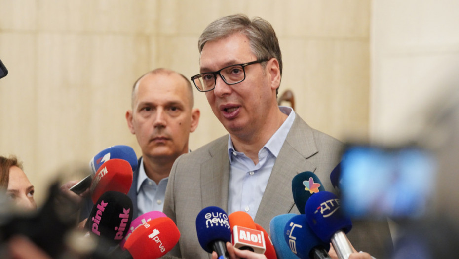 Vučić: Pritisci i spolja i iznutra zbog obustave izvoza municije i oružja