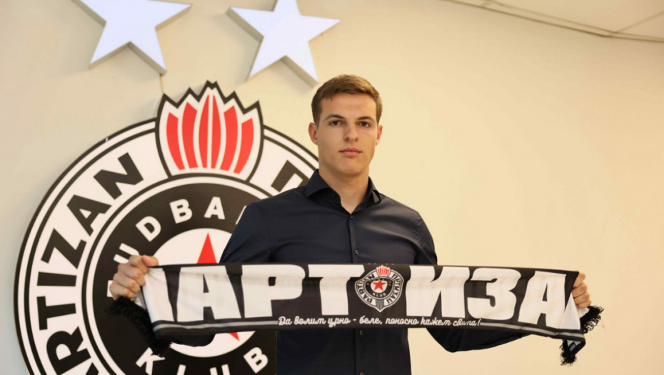 Crnogorski fudbaler Andrej Kostić novi je igrač Partizana, saopštio je danas vicešampion Srbije.