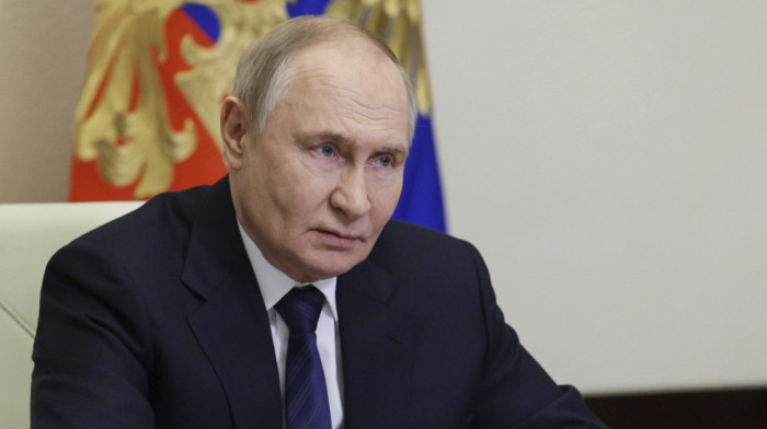 Putin: Vozila vladinih agencija koja su povučena iz upotrebe biće poslata na front