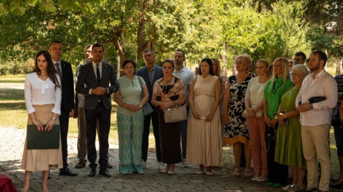 Spomen-ploča sa tekstom Dobrice Ćosića položena u Kruševcu u znak sećanja na preko 700 streljanih Srba, Jevreja i Roma