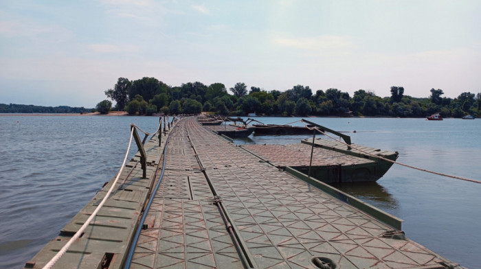 Vojska Srbije postavila pontonski most do Velikog ratnog ostrva