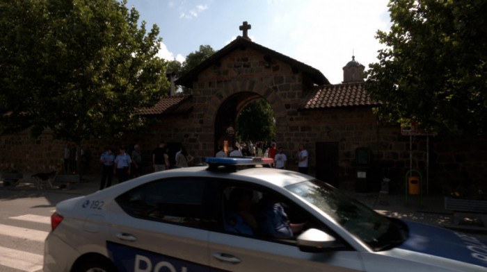 Kosovska policija privela organizatora hodočasničkog putovanja u Gračanici zbog majice