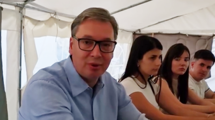 Predsednik Vučić posetio studente u Pionirskom parku: "Vi ste pobedili, a blokaderi izgubili"