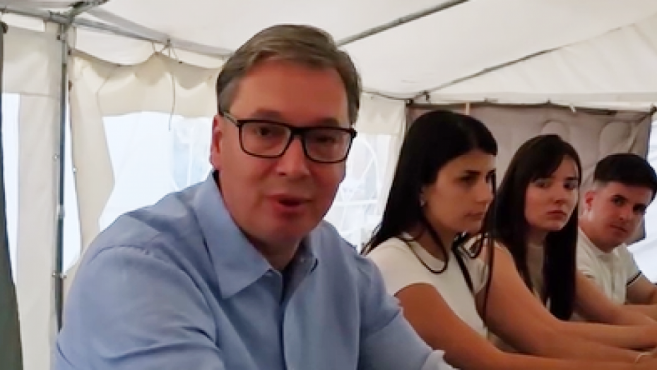 Predsednik Vučić posetio studente u Pionirskom parku: "Vi ste pobedili, a blokaderi izgubili"