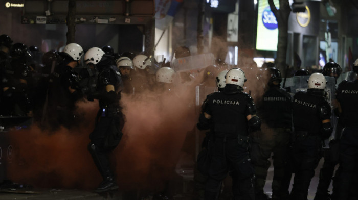 Da li je policija adekvatno reagovala tokom protesta prethodnih dana?