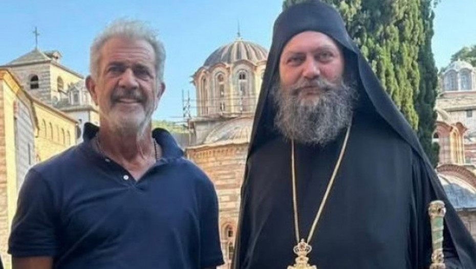 Glumačka legenda Mel Gibson pio blagoslovenu vodu iz bunara Svetog Save na Hilandaru