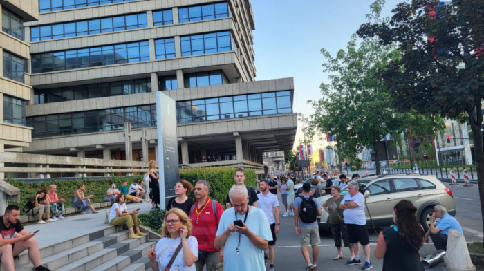 Protesti u Zemunu i ispred VJT u Beogradu zbog privođenja studenata