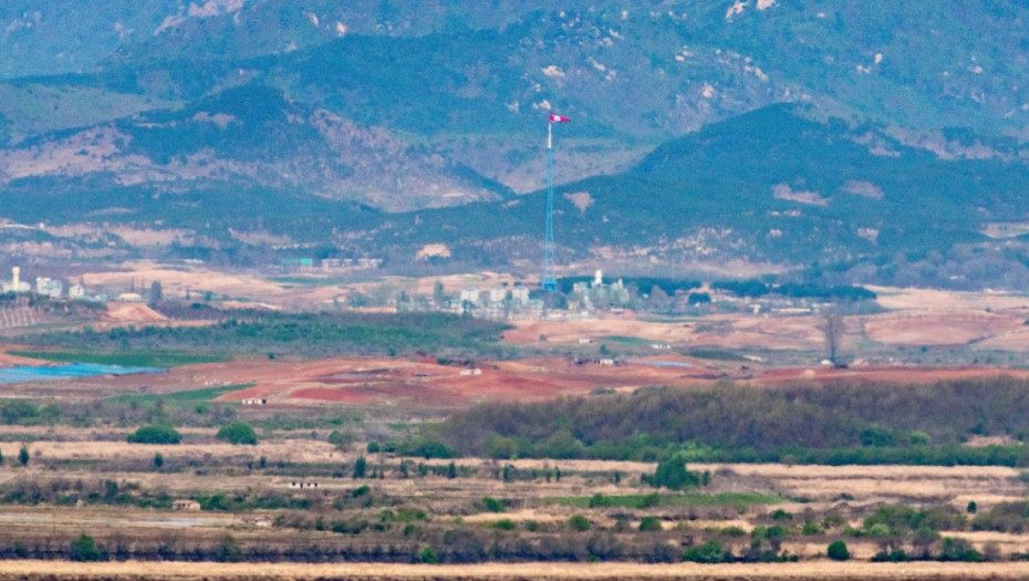 Severna Koreja obavestila snage UN o izgradnji barijera na granici sa Južnom Korejom
