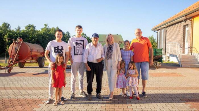 Aleksandra i Milija imaju 11 dece, vratili su se iz Rusije u selo kraj Užica: Sami proizvode gotovo svu svoju hranu