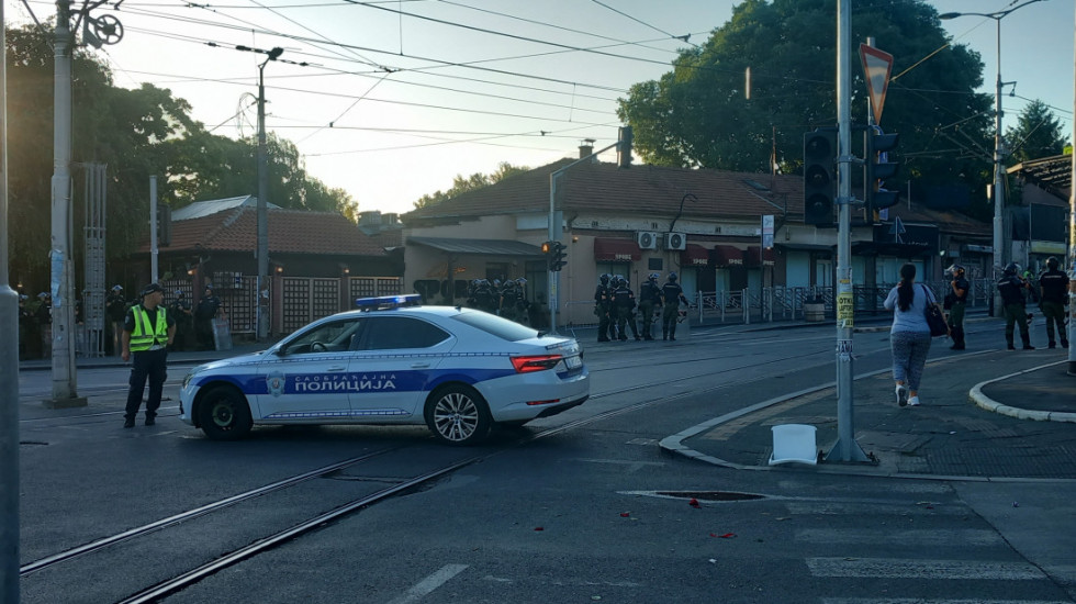 Prve polaske čekali satima: Građane jutros dočekale velike gužve na pojedinim stajalištima i linijama prevoza