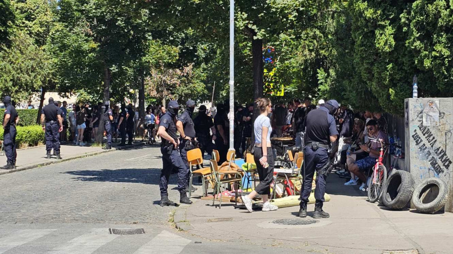 Prekinute blokade raskrasnica u Čačku, u Zemunu policija omogućava saobraćaj